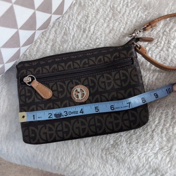 Giani Bernini Preppy Old Money Italian Style Monogram Block Signature Wristlet - Picture 8 of 11